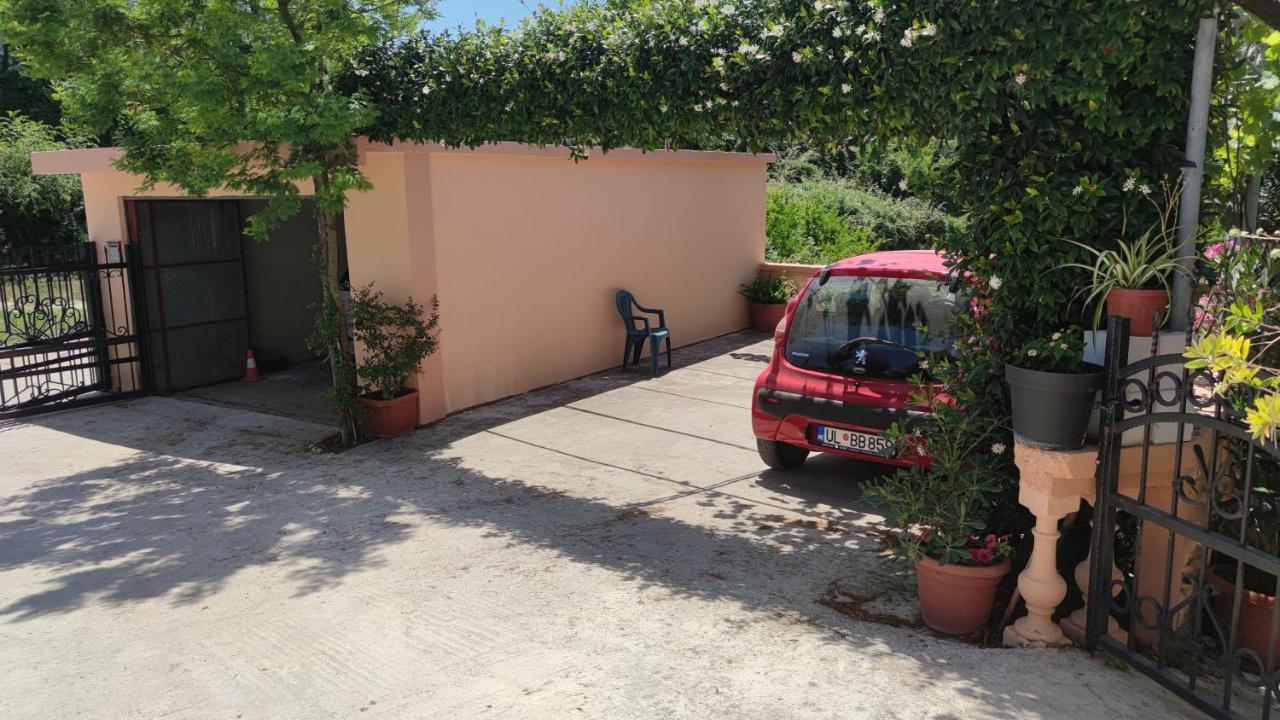 Apartmán Guest'S House "Lindi&Roni" Ulcinj Exteriér fotografie